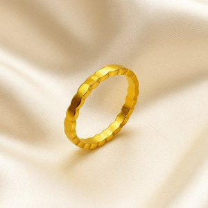 Золотистое кольцо-дорожка с эффектом алмазной грани J10234CJJ