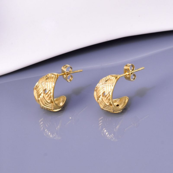 Золотистые плетеные серьги-пусеты CJH14871