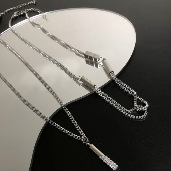Многослойное серебристое колье с геометрической подвеской CJH78218
