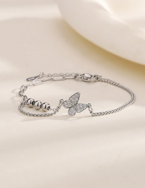 Серебристый браслет с подвеской-бабочкой и бусинами M12081