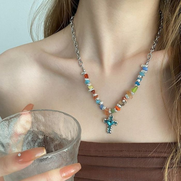 Разноцветные бусы с подвеской-крестом CJH56224