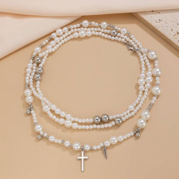 Многослойное колье из жемчуга с подвесками-крестами CJH44398