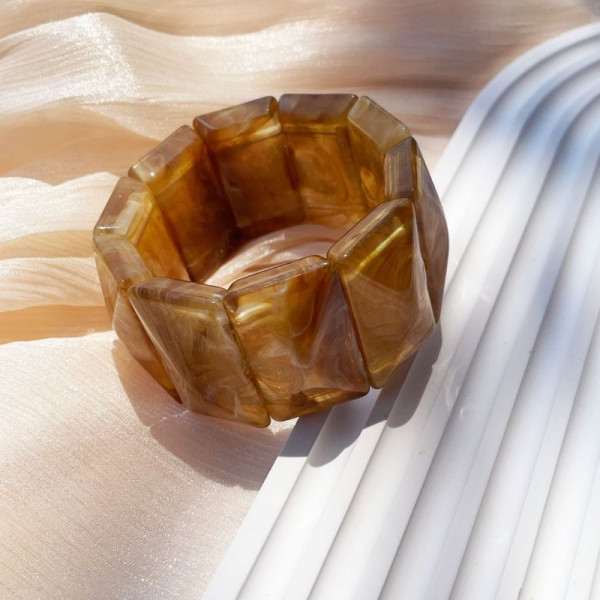 Браслет жесткий акриловый с рельефной фактурой CJR57109