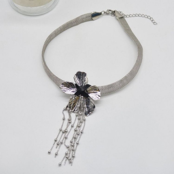 Широкая Гривна с акцентным цветком J11233CJJ