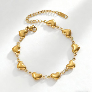 Браслет-цепочка из объемных золотистых сердец CJT18778