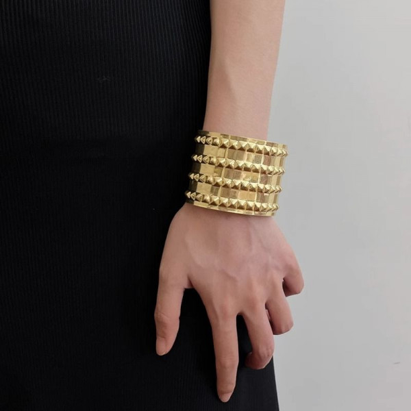 Жесткий браслет CJL26468