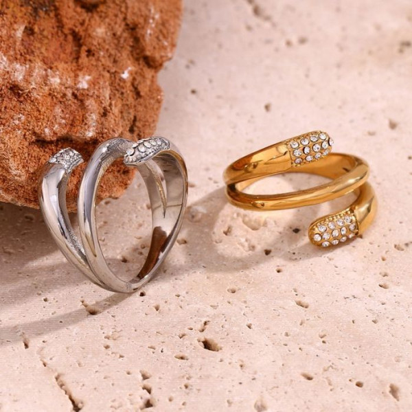 Кольцо со змеей, инкрустированной стразами CJL35021