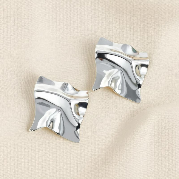 Серьги-гвоздики ювелирный сплав ромбы мятые серебряный гвоздик 1J11898CJJ