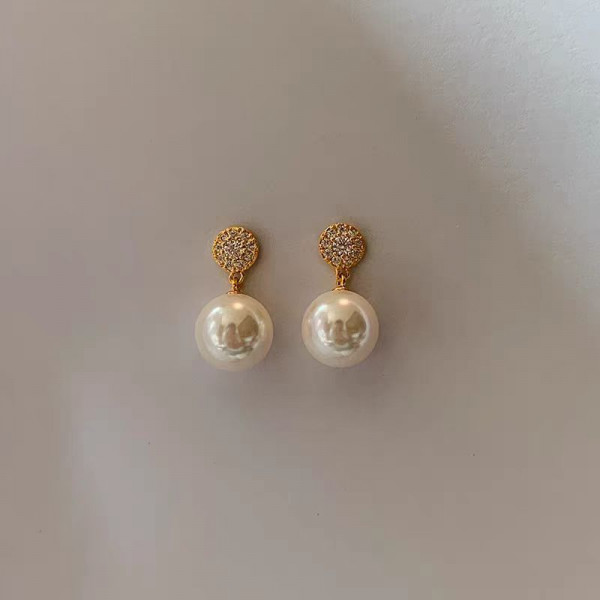 Длинные серьги-пусеты с жемчужным градиентом CJP80448