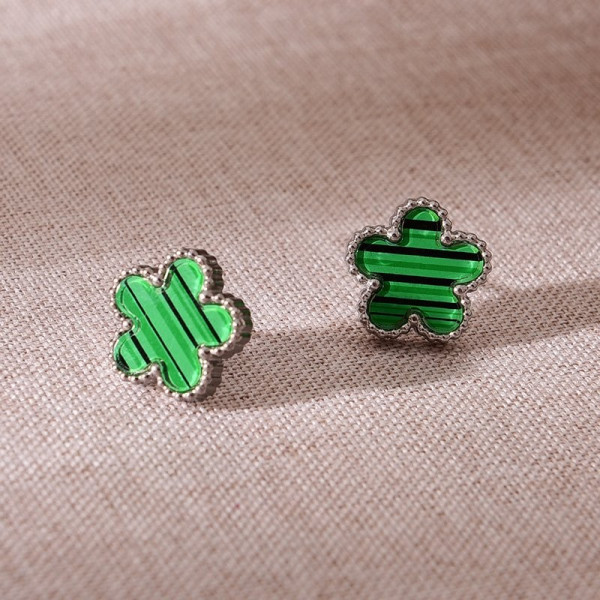 Крупные серьги-пусеты Цветок с малахитом CJD86184