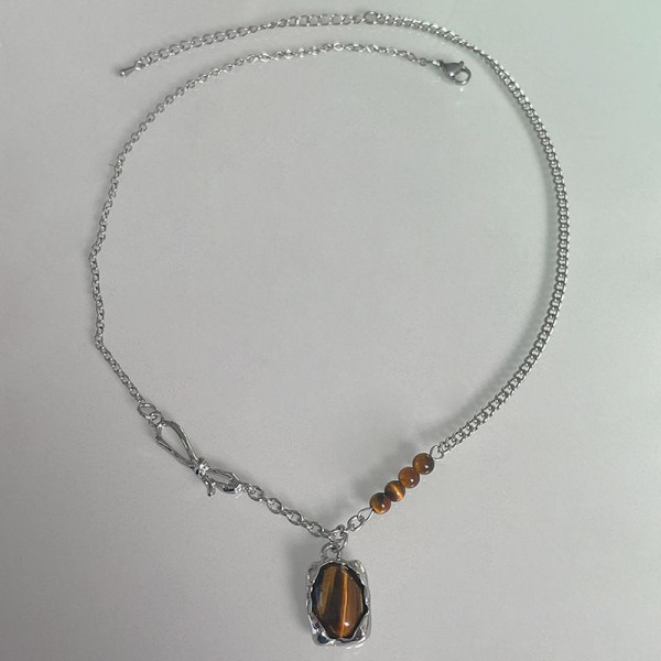 Двухслойное колье с тонкими цепочками и миниатюрной подвеской CJH94815