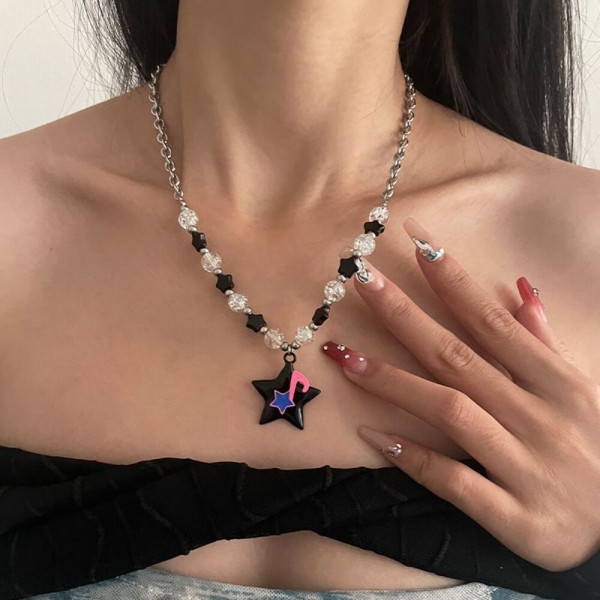 Бусы из темных камней с акцентной звездой CJH56230