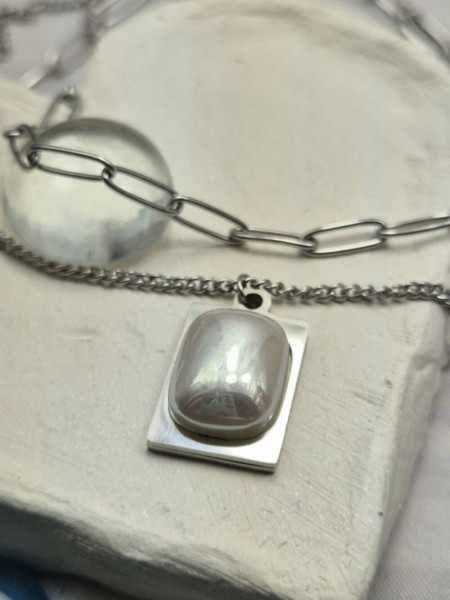 Многослойное колье с прямоугольной вставкой из перламутра J11339CJJ