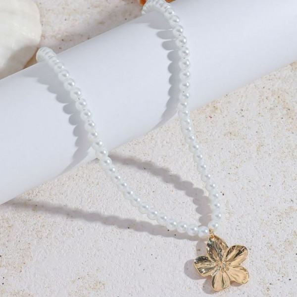 Тонкая цепочка из мелкого жемчуга с кулоном-цветком CJM69588