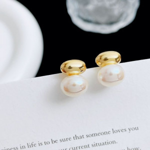 Серьги-пусеты Жемчуг с золотистым акцентом CJD74646