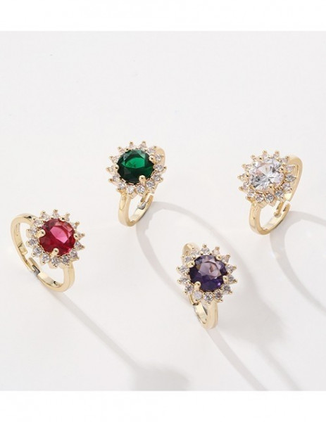 Кольцо с крупным овальным кристаллом в цветочном обрамлении U82037