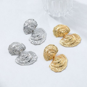 Золотистые и серебристые серьги в форме морских ракушек CJM81419