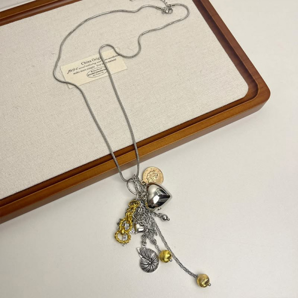 Многослойная длинная цепочка с россыпью талисманов 1J11654CJJ