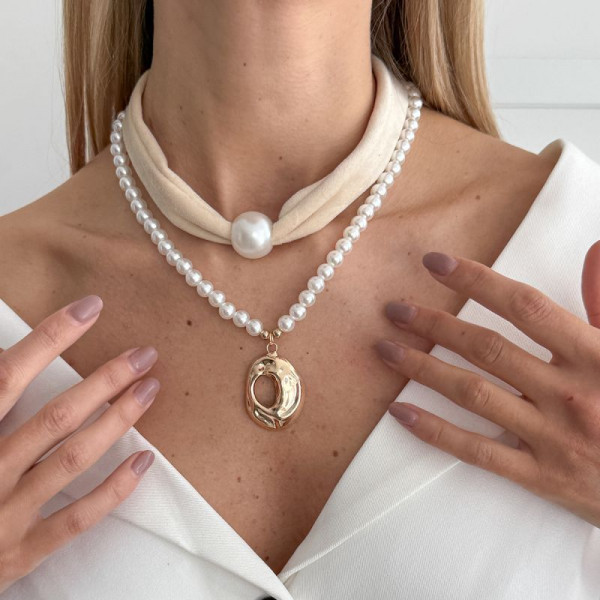 Двухуровневое колье с бархатным чокером и жемчужной нитью CJT25612