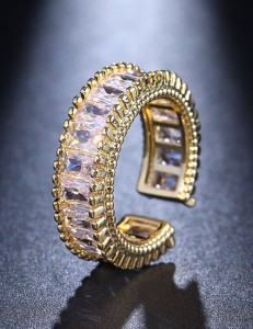 Широкое разомкнутое кольцо с россыпью крупных камней Z16943