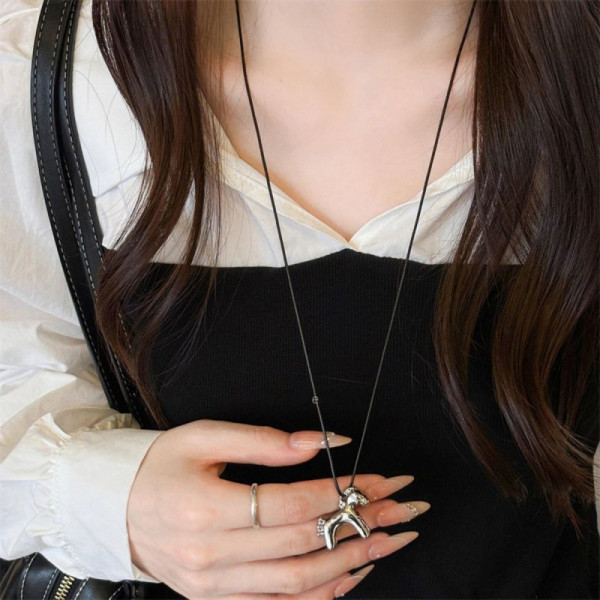 Текстильный чокер-шнурок с керамической подвеской в форме лошадки CJT11570