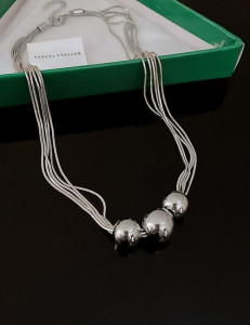 Серебристое многослойное колье с тремя шарами Z59596