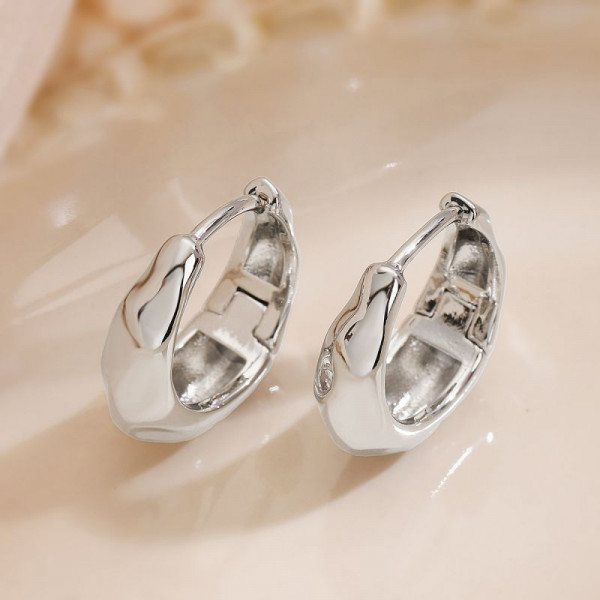 Лаконичные объемные серьги-кольца CJL20515