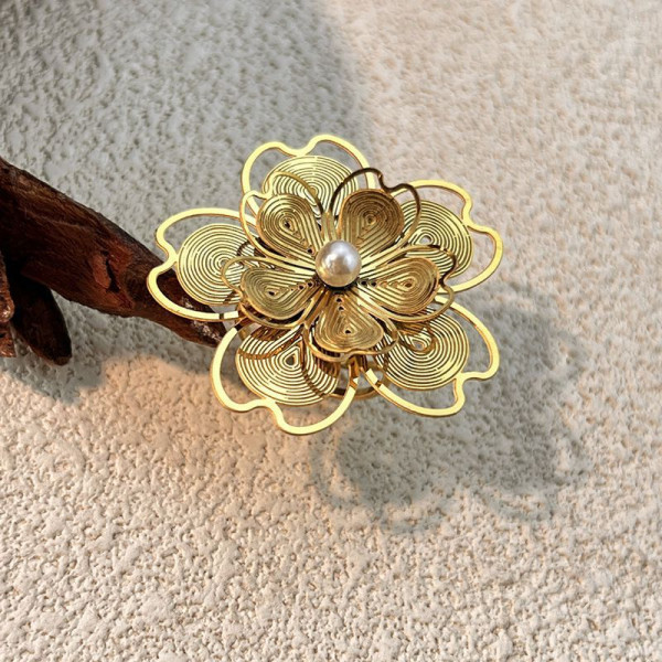 Разомкнутое стальное кольцо в форме цветка с жемчужной сердцевиной CJP52656