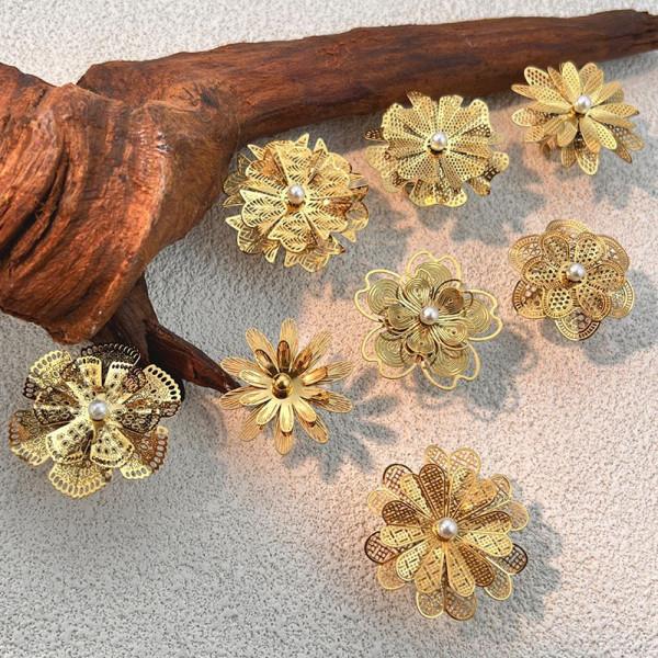 Разомкнутое стальное кольцо в форме цветка с жемчужной сердцевиной CJP52656