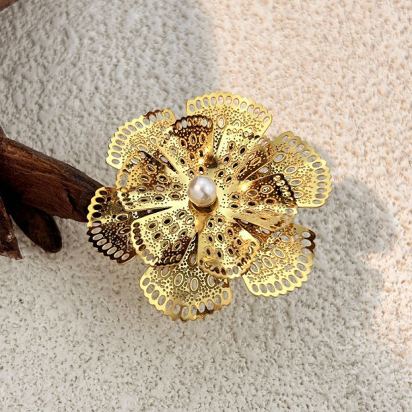 Разомкнутое стальное кольцо в форме цветка с жемчужной сердцевиной CJP52656