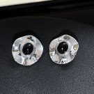 Серебристые серьги-пусеты с черным центром CJP80473