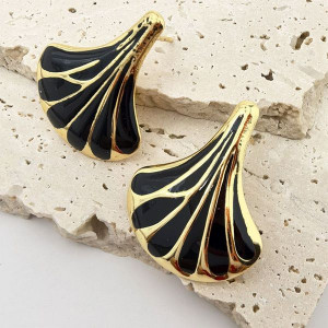 Серьги-пусеты Веера ажурные с черной эмалью CJL35941