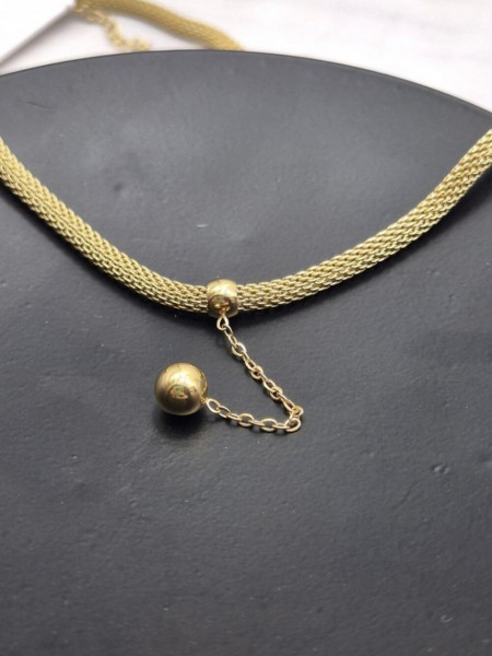 Широкий чокер-лента с подвеской-шариком J11341CJJ