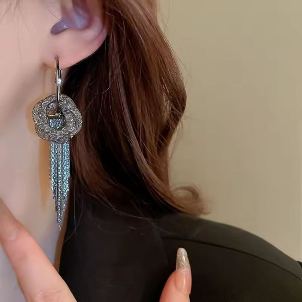 Серьги-подвески с плетеными кольцами и цепями J10413CJJ