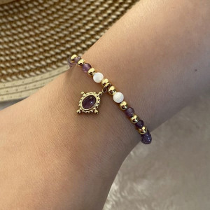 Браслет из темного бисера с круглой вставкой CJC59733