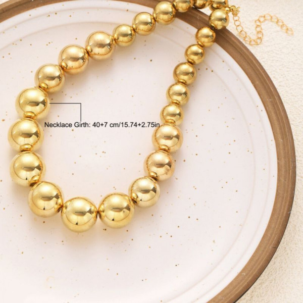 Лаконичные бусы из крупных золотистых сфер CJH65342