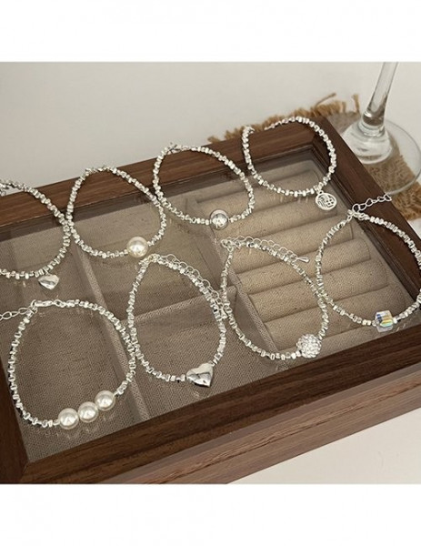 Браслет из серебристого бисера с сердцем M01441