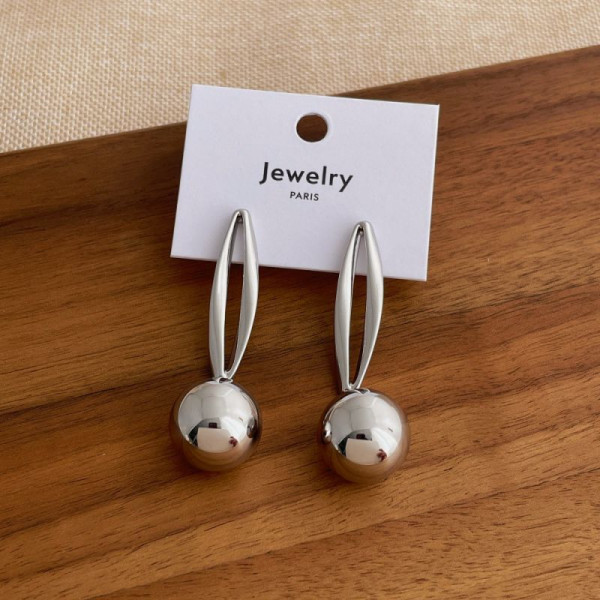 Длинные серьги с металлическим шаром CJQ17560