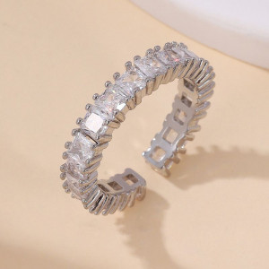 Кольцо дорожка с прозрачными кристаллами багетной огранки CJJ22162