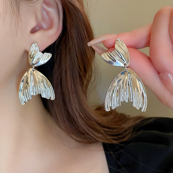 Серьги пусеты в форме рельефных природных листьев CJC97230