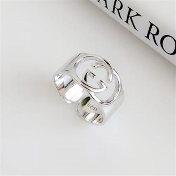 Кольцо-печатка с вырезанным сердцем в платине CJC99368