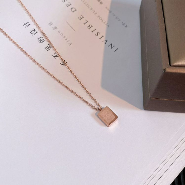 Минималистичная цепочка с кулоном в форме конверта J10502CJJ