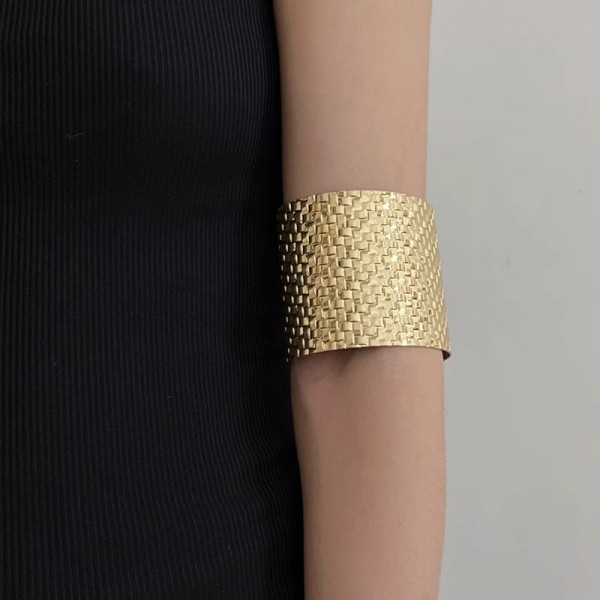 Браслет жесткий широкий кафф с перфорацией CJL26472