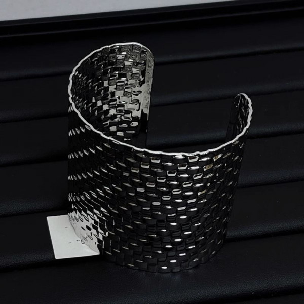 Браслет жесткий широкий кафф с перфорацией CJL26472