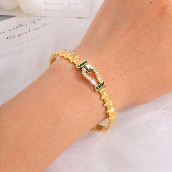 Браслет жесткий с декоративным узлом и кристаллами CJP54261