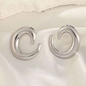 Серебристые серьги-пусеты Полумесяцы CJH27624