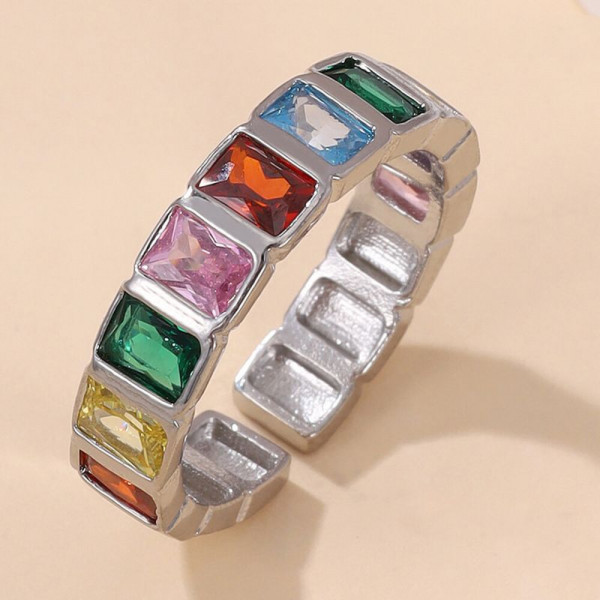 Кольцо-дорожка с разноцветными кристаллами огранки «эмеральд» CJJ22155