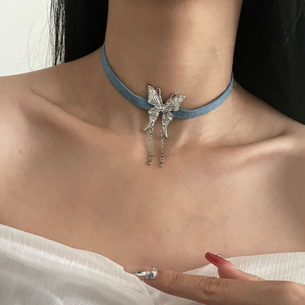 Голубой текстильный чокер с бабочкой и жемчужными подвесками CJH67764