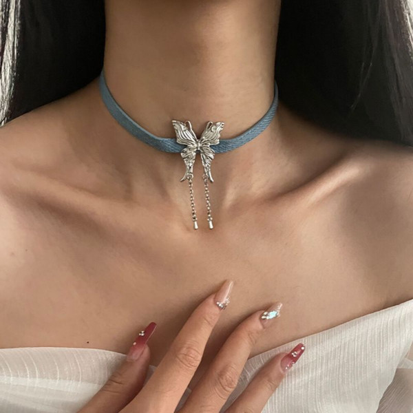 Голубой текстильный чокер с бабочкой и жемчужными подвесками CJH67764