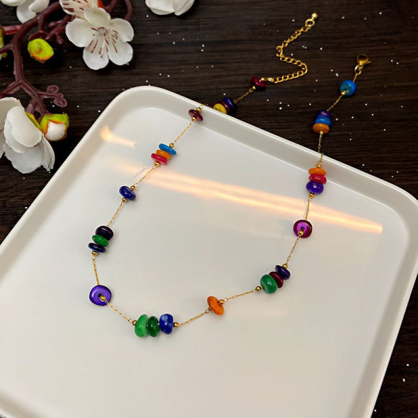 Длинные бусы из разноцветного камня с золотистыми вставками CJM18312